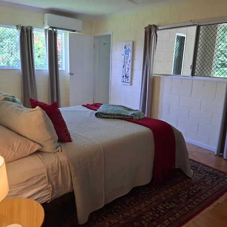 J & Ella'S Holiday House - 2 Bedroom, 2 Bathroom Home Cooktown Exterior photo